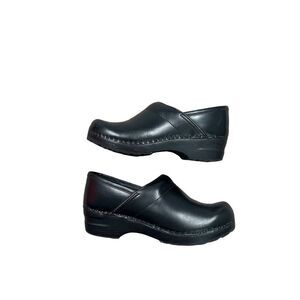 L.L. Bean Women’s 6 Black Leather Clogs Slip on Comfort Shoes